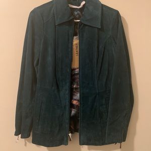 Lovely and sleek 🧚🏻emerald green jacket🧚🏻